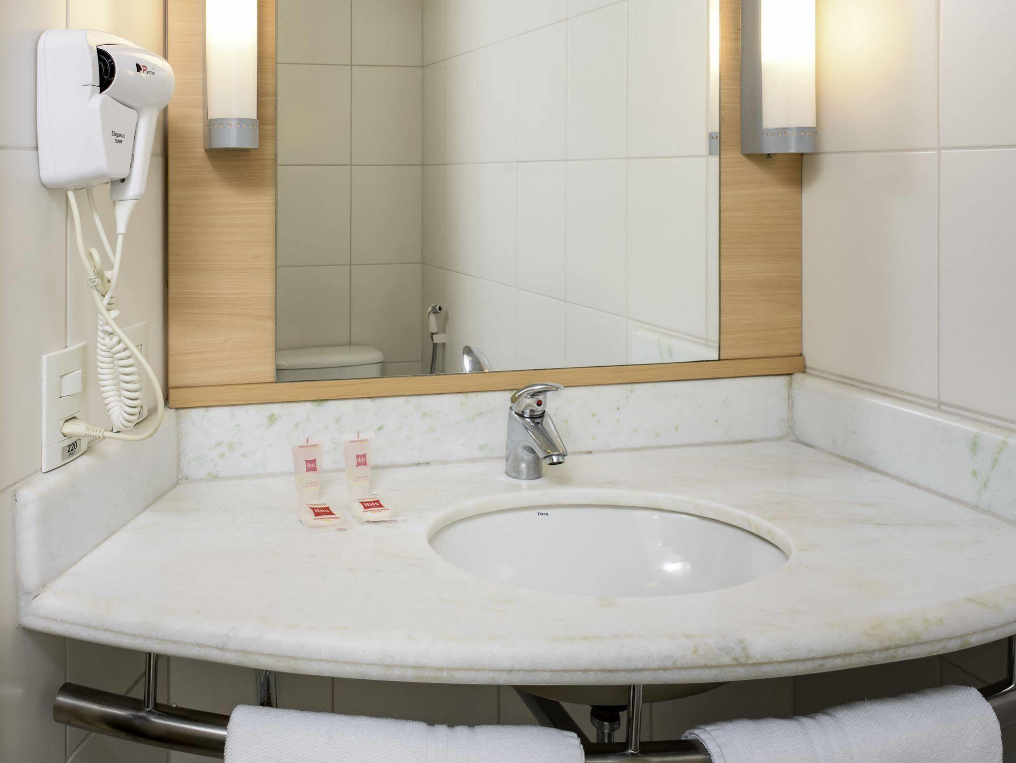 Hotel Ibis Belem Aeroporto Extérieur photo